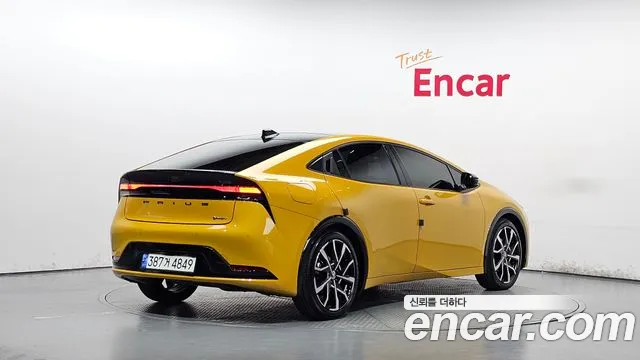 Toyota Prius — Фото автомобиля 2