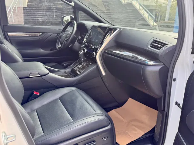 Toyota Alphard — Фото автомобиля 9