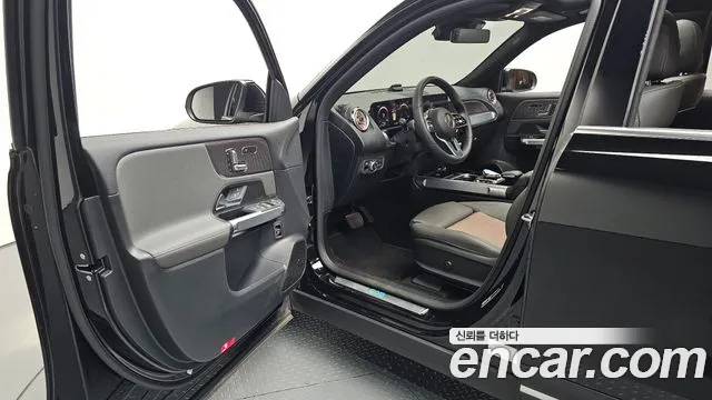 Mercedes-Benz EQB — Фото автомобиля 10