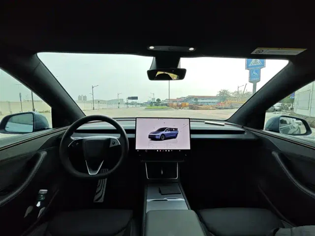 Tesla Model Y L — Фото автомобиля 6
