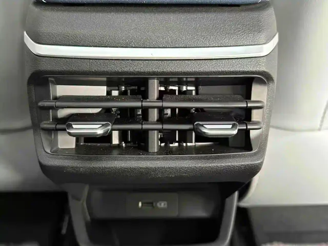 Geely Emgrand — Фото автомобиля 16