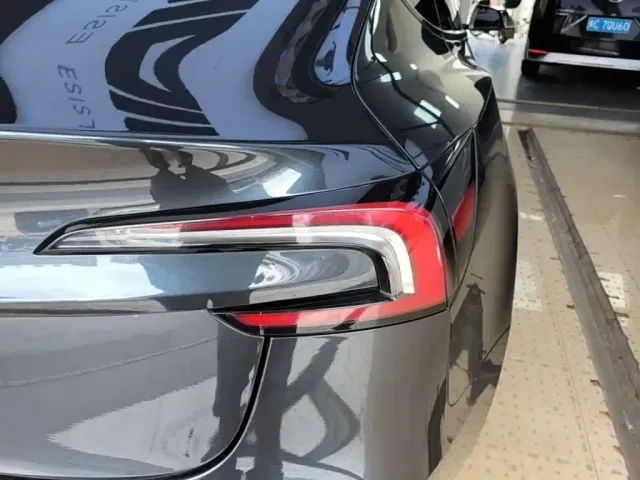 Tesla Model 3 — Фото автомобиля 7