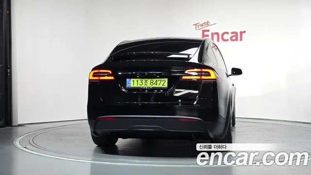 Tesla Model X — Фото автомобиля 4