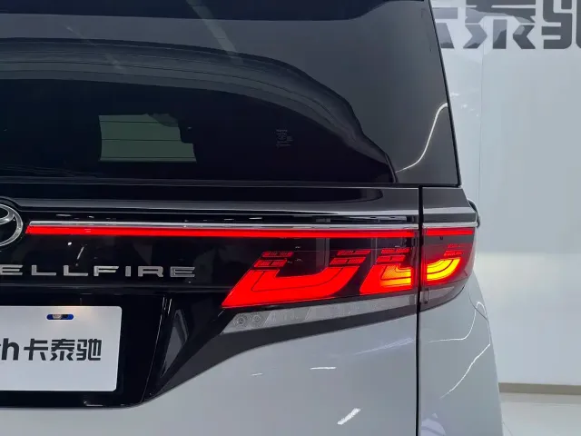 Toyota Vellfire — Фото автомобиля 26