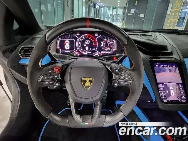 Lamborghini Revuelto — Фото автомобиля 8