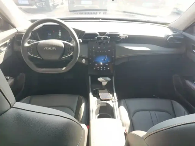 Dongfeng Yixuan — Фото автомобиля 9