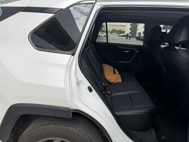 Toyota RAV4 — Фото автомобиля 12
