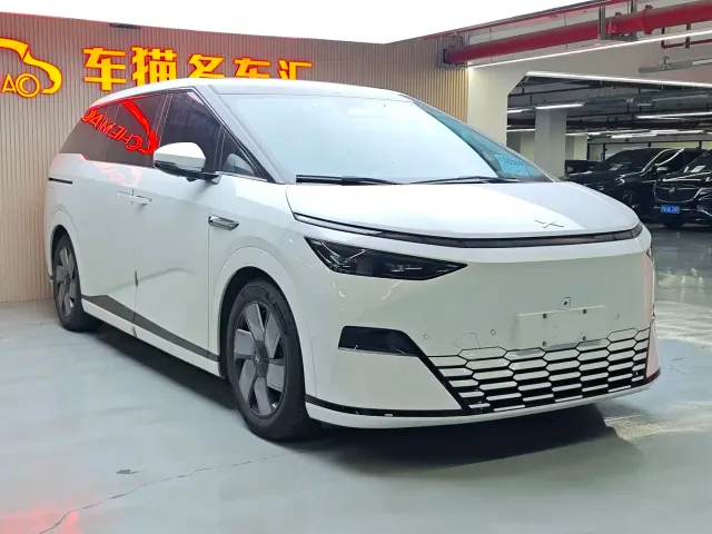 Xpeng X9 — Фото автомобиля 4