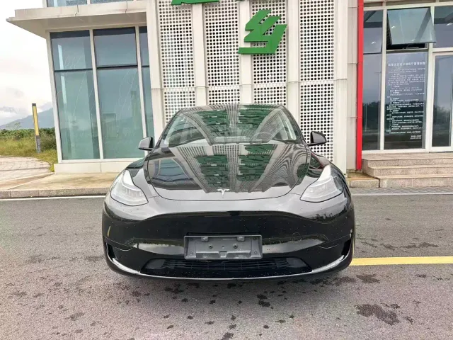 Tesla Model Y — Фото автомобиля 2