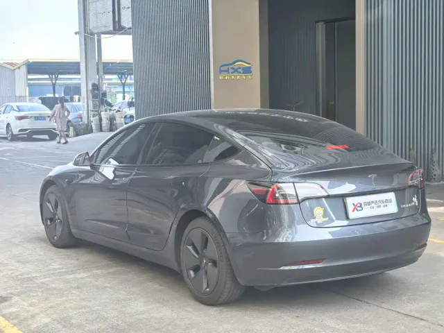 Tesla Model 3 — Фото автомобиля 8