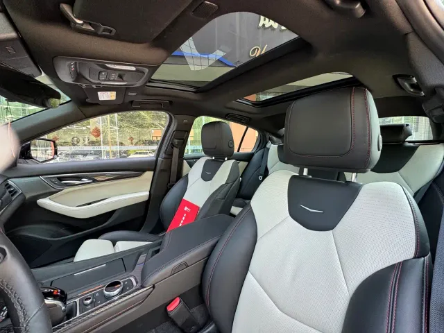 Cadillac CT5 — Фото автомобиля 11