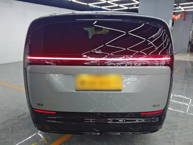 Li Auto MEGA — Фото автомобиля 5