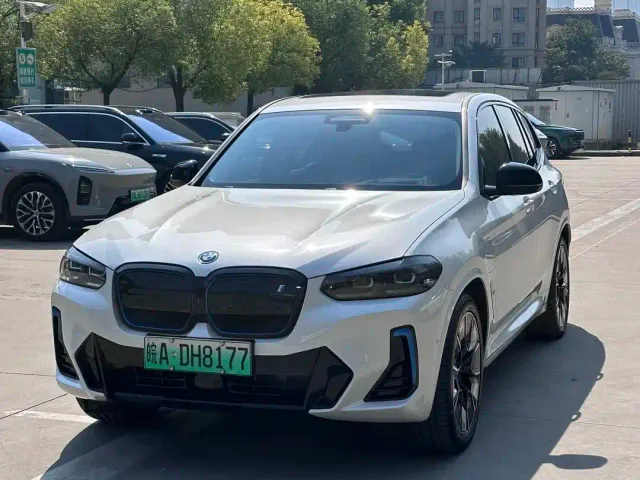 Фотография автомобиля — BMW iX3