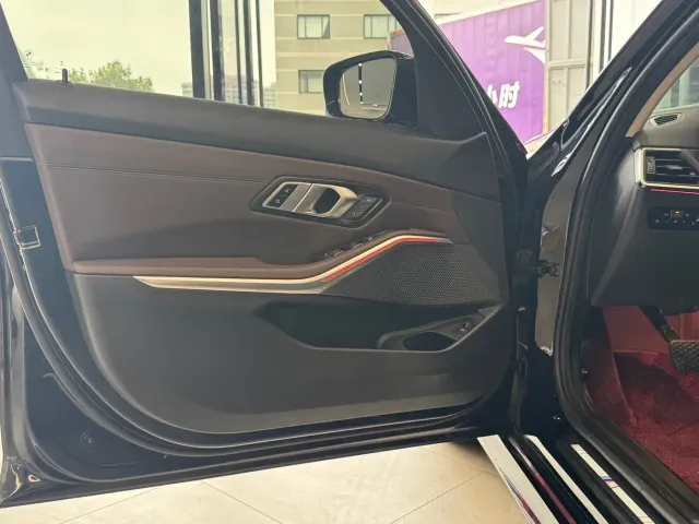 BMW 3 Series — Фото автомобиля 8