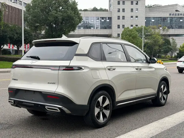 Wuling Nebula — Фото автомобиля 5
