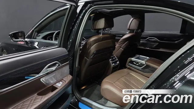BMW 7 Series — Фото автомобиля 16