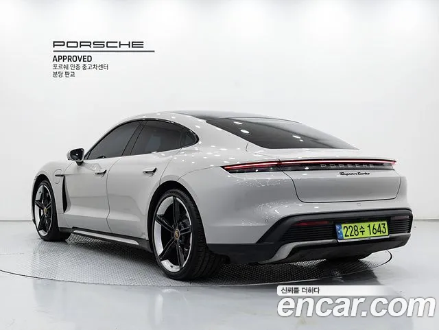 Porsche Taycan — Фото автомобиля 2