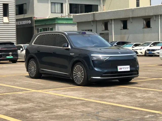 Aito M8 — Фото автомобиля 6