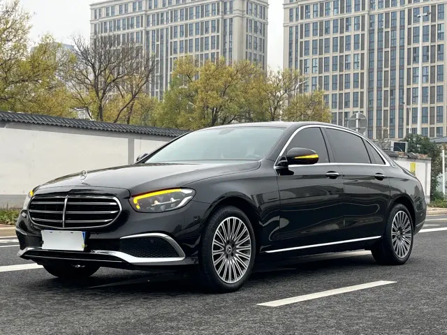 Фотография автомобиля — Mercedes-Benz E-Class