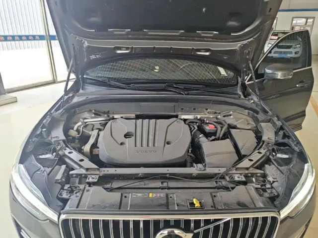 Volvo XC60 — Фото автомобиля 19