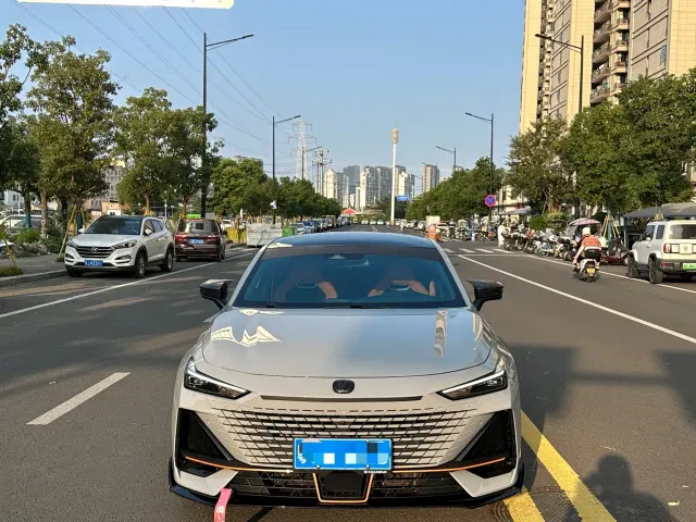 Changan UNI-V — Фото автомобиля 2