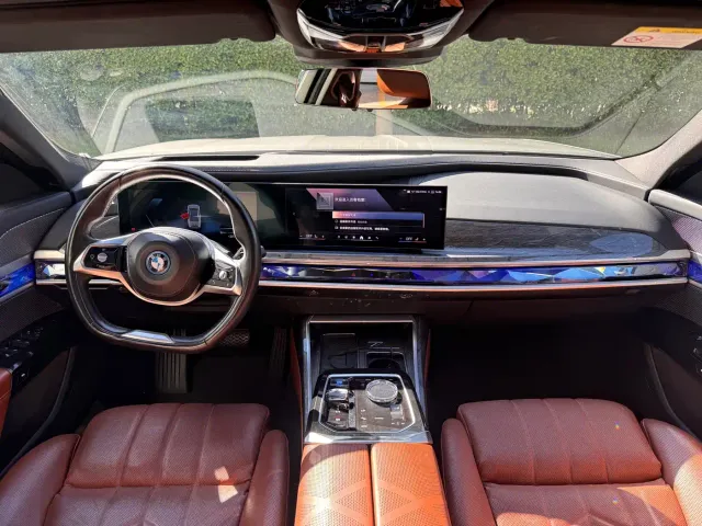 BMW i7 — Фото автомобиля 16