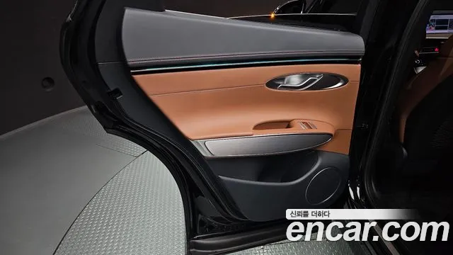 Genesis GV70 — Фото автомобиля 14