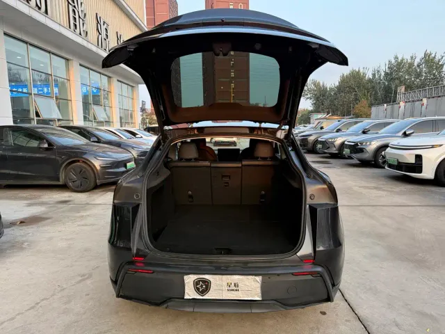 Tesla Model Y — Фото автомобиля 8