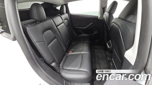 Tesla Model Y — Фото автомобиля 17