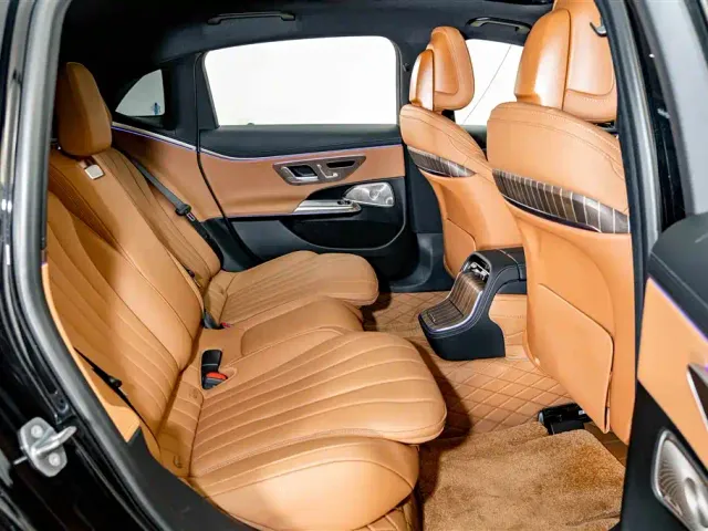 Mercedes-Benz E-Class — Фото автомобиля 19