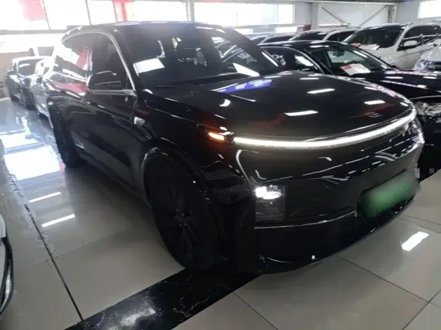 Li Auto L8 — Фото автомобиля 3