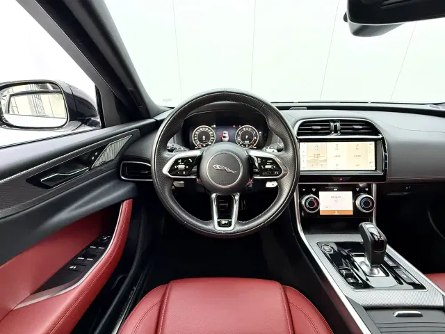 Jaguar XEL — Фото автомобиля 7