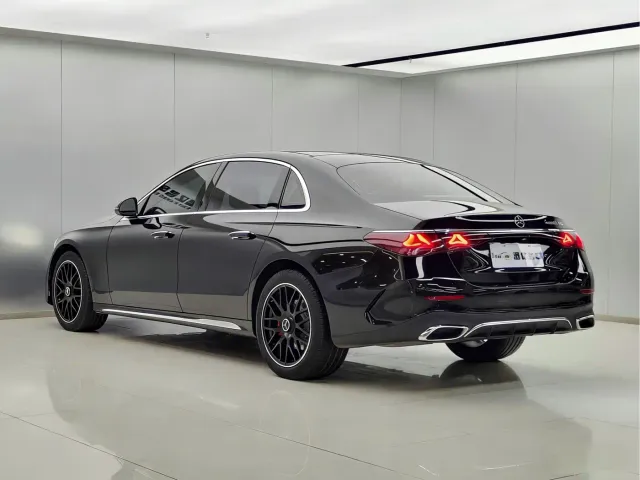 Mercedes-Benz E-Class — Фото автомобиля 5