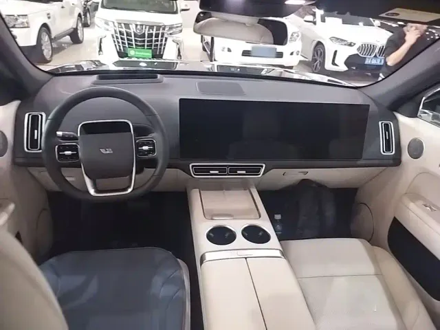 Li Auto L7 — Фото автомобиля 9