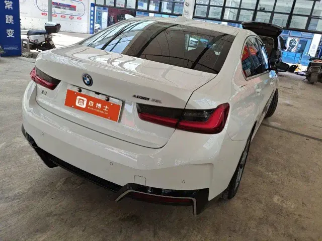 BMW i3 — Фото автомобиля 12
