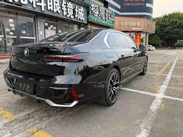 BMW 7 Series — Фото автомобиля 9