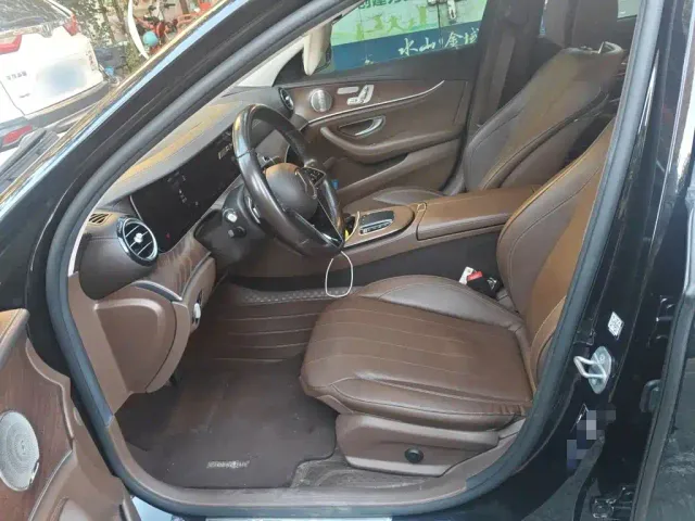 Mercedes-Benz E-Class — Фото автомобиля 11