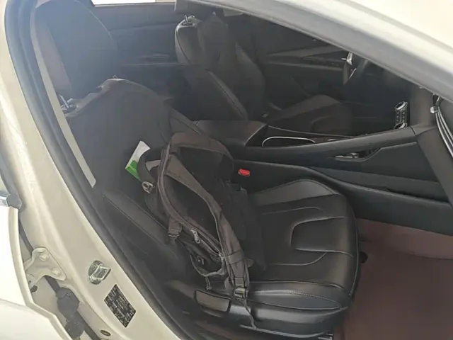 Hyundai Elantra — Фото автомобиля 19