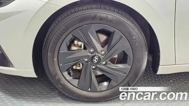 Hyundai Avante CN7 — Фото автомобиля 5