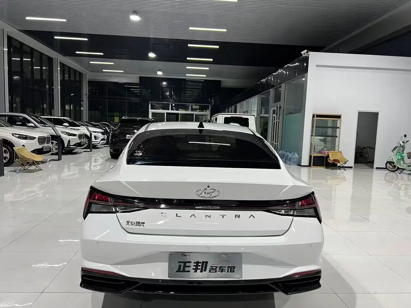 Hyundai Elantra 2021 1.5L CVT LUX Premium Edition — Фото автомобиля 4