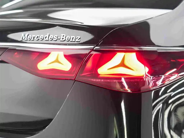 Mercedes-Benz E-Class — Фото автомобиля 13