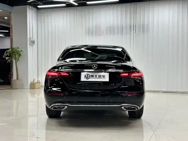 Mercedes-Benz E-Class — Фото автомобиля 5
