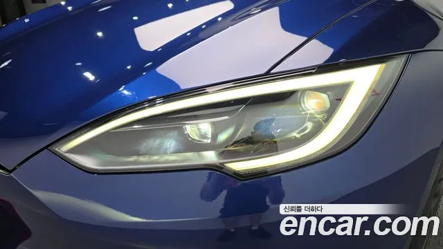 Tesla Model S — Фото автомобиля 21