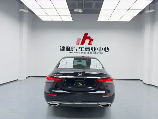 Mercedes-Benz E-Class — Фото автомобиля 9