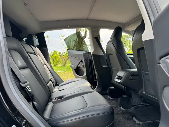 Tesla Model Y — Фото автомобиля 16