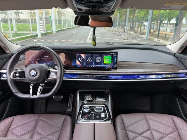 BMW 7 Series — Фото автомобиля 17