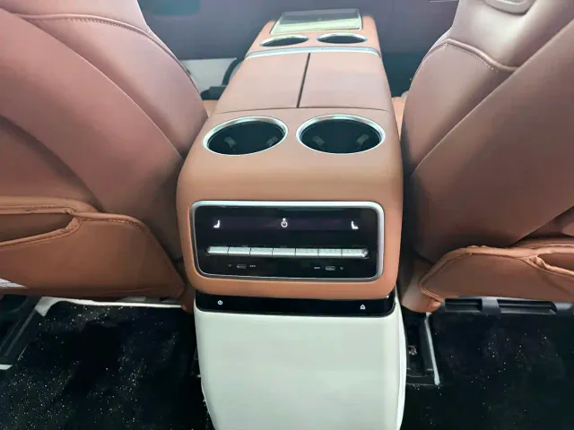 Li Auto L9 — Фото автомобиля 16