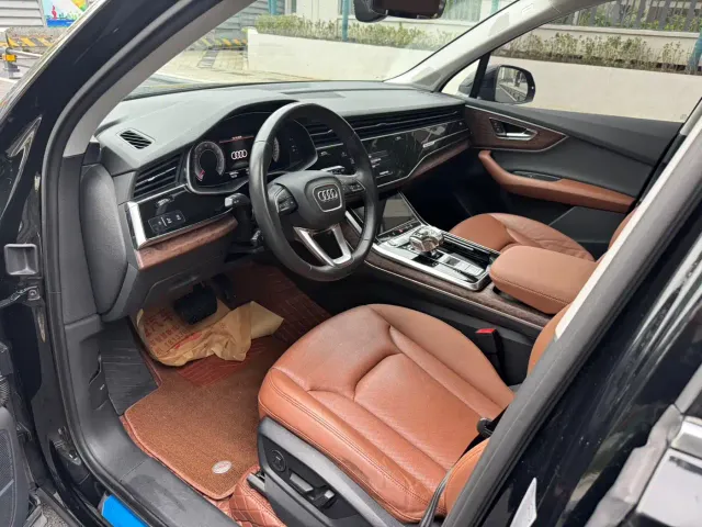 Audi Q7 — Фото автомобиля 4