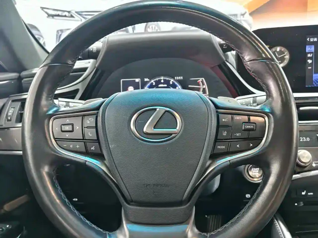 Lexus ES — Фото автомобиля 8