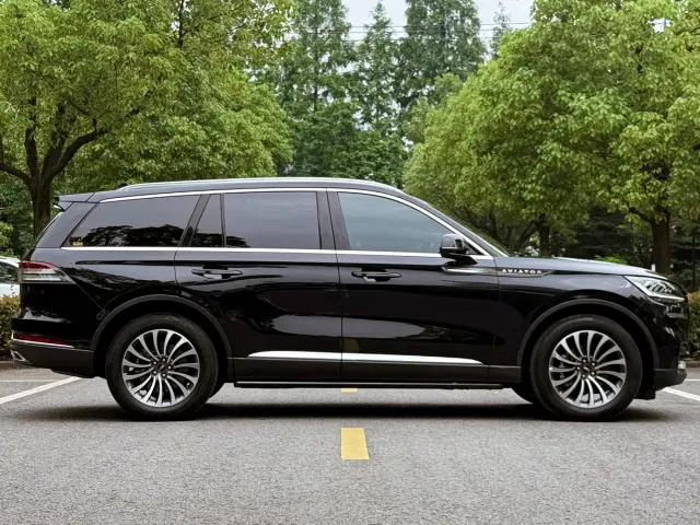 Lincoln Aviator — Фото автомобиля 4